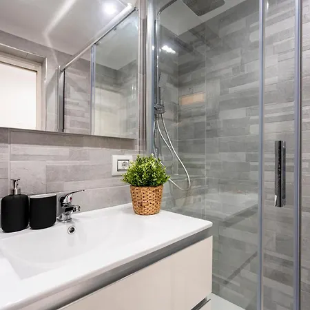 Casa Di Carly - Large Cozy Retreat In Center Apartamento *