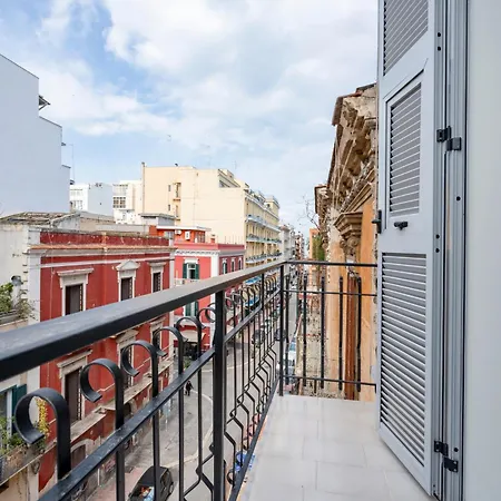 Casa Di Carly - Large Cozy Retreat In Center Apartamento