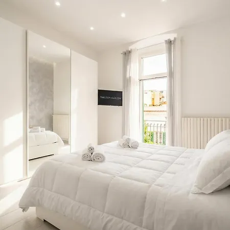 Casa Di Carly - Large Cozy Retreat In Center Apartment Bari