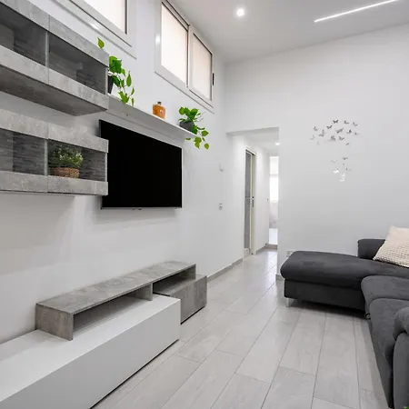 Apartment Casa Di Carly - Large Cozy Retreat In Center