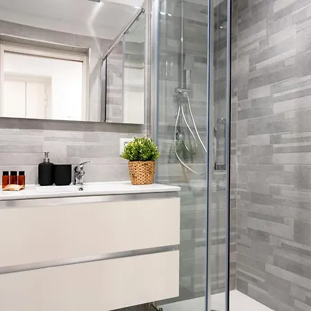 Casa Di Carly - Large Cozy Retreat In Center Apartment *