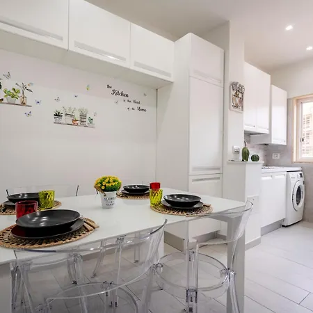 Apartment Casa Di Carly - Large Cozy Retreat In Center Bari